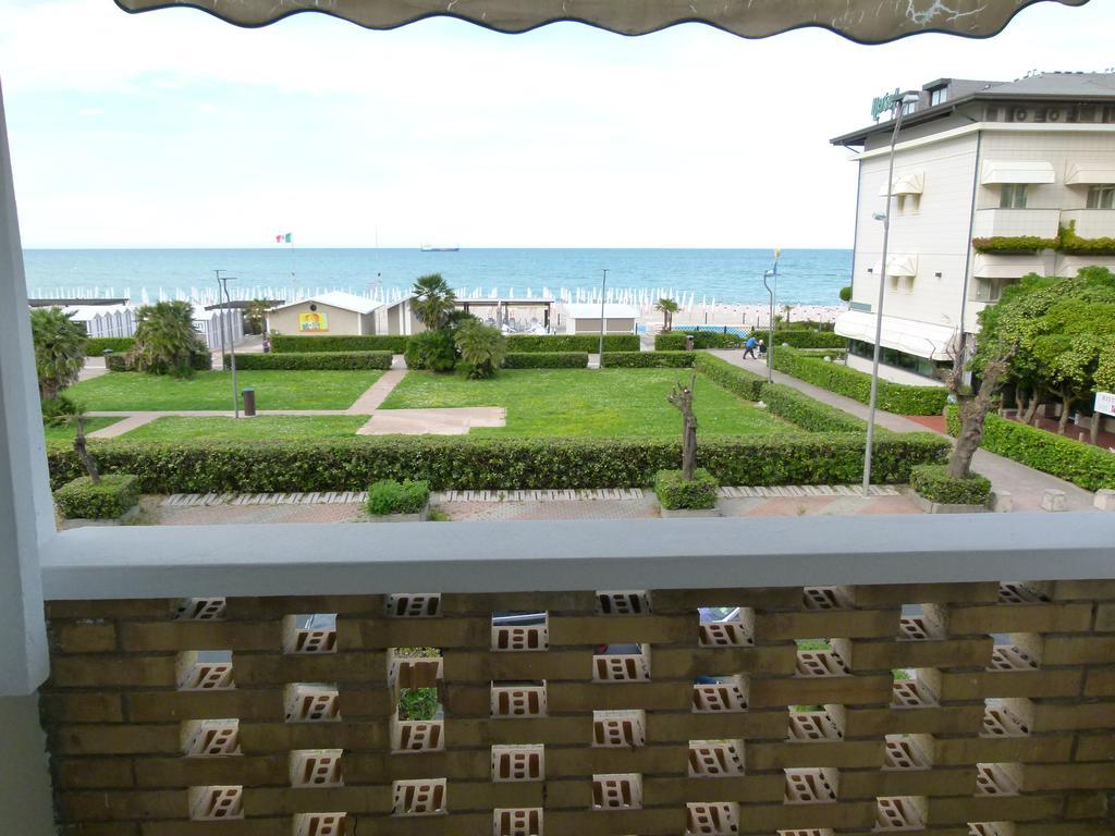 Hotel Paradise Fano Bagian luar foto