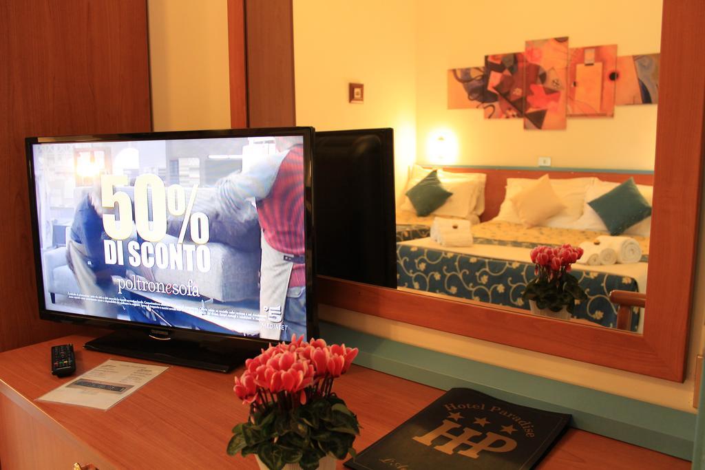 Hotel Paradise Fano Bagian luar foto