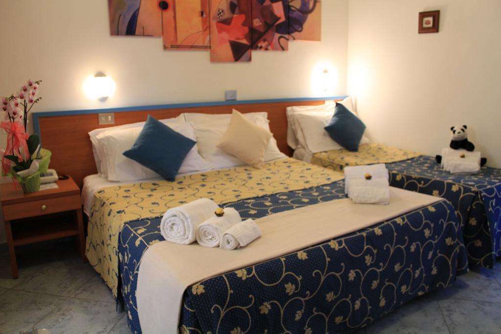 Hotel Paradise Fano Bagian luar foto