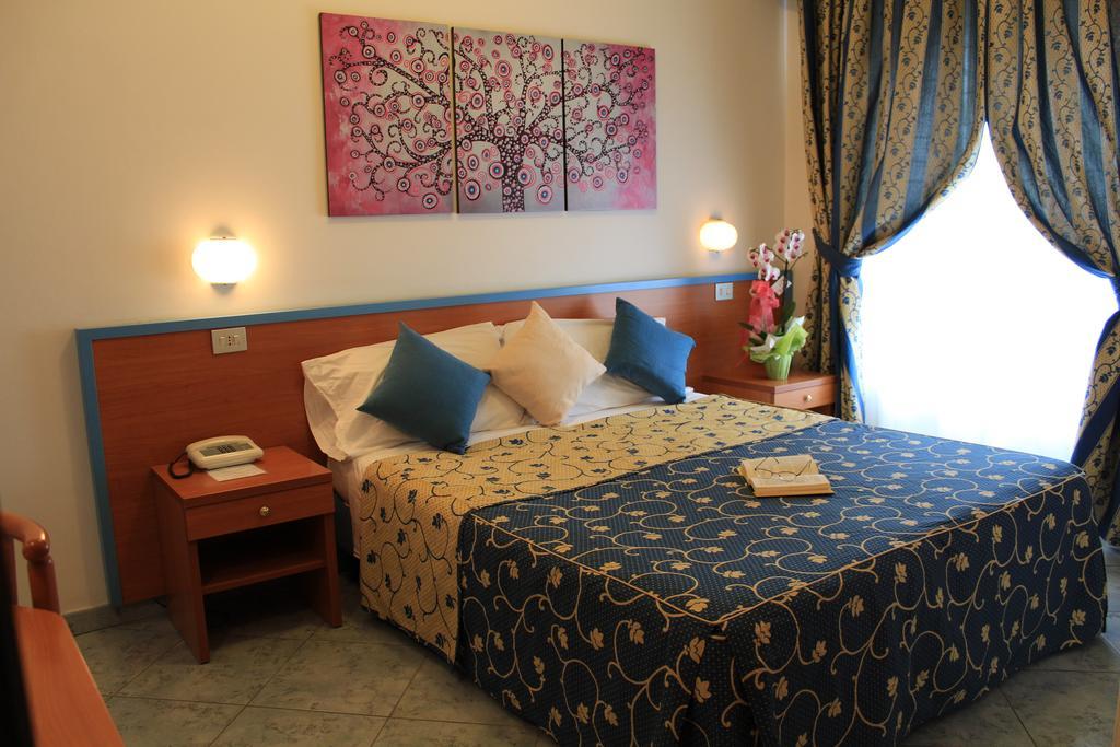 Hotel Paradise Fano Bagian luar foto