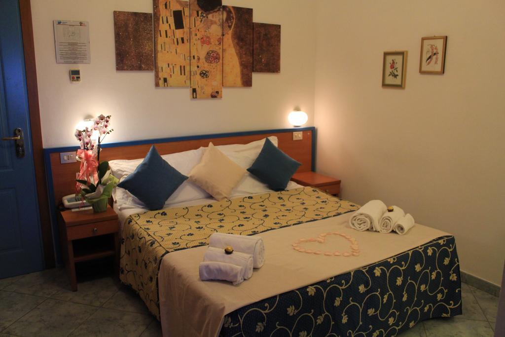 Hotel Paradise Fano Bagian luar foto